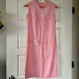 RARE 1950/60’s Pink Shift Sleeveless Day Dress. Baby Pink. Embellished W/Forals.